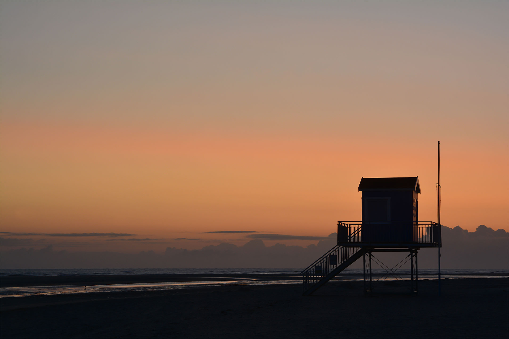 Strandhaus im Sonnenuntergang